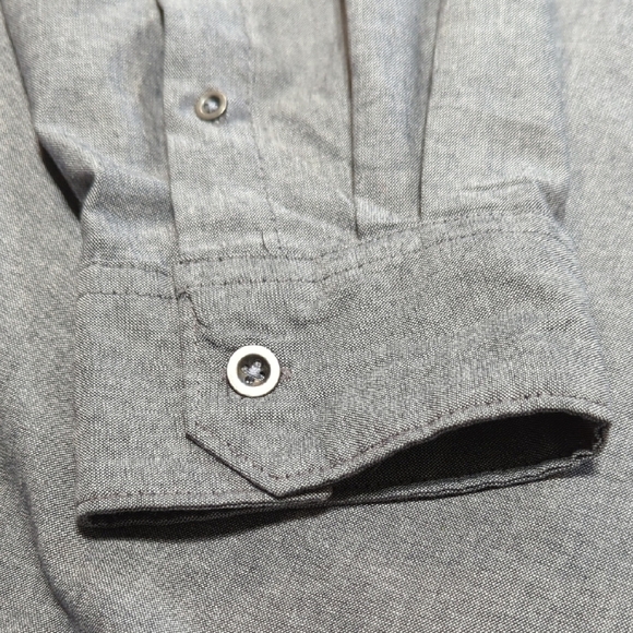 Wrangler Men's Charcoal Button-Down Shirt - Picture 4 of 12